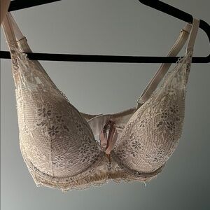 Victoria’s Secret Elegant Lace Bra in Cream